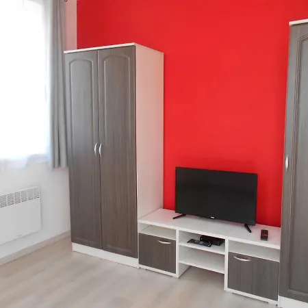 Irisz Es Mark Apartament *