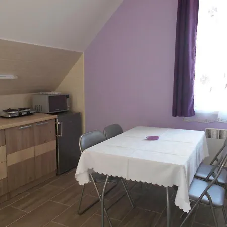 Irisz Es Mark Apartament *