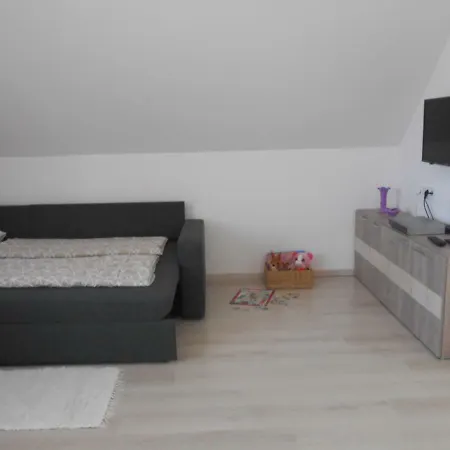 Irisz Es Mark Apartament *